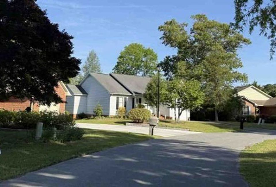 Exterior Neighborhood (street photo)