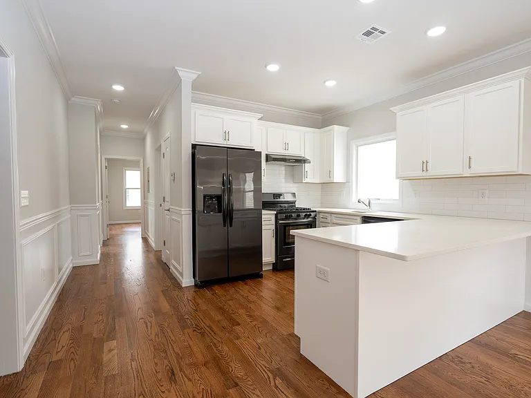 704 Warren St #1 — Photo 3
