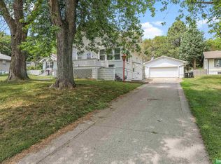3056 Ernst St, Omaha, NE 68112