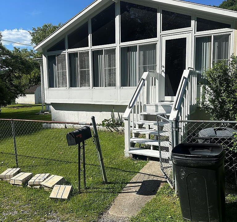 1st image of 439 Brown Ave