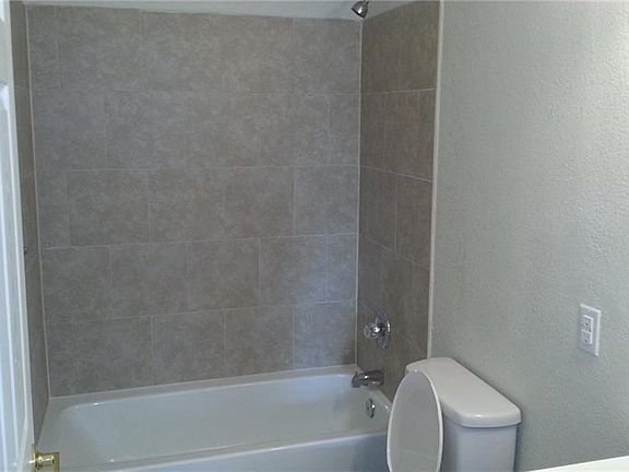 3rd image of 5030 Fairbanks Dr APT 201B