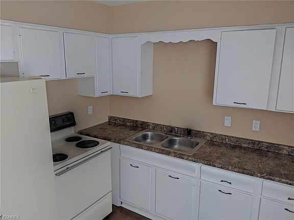 4th image of 1378 Marcy St