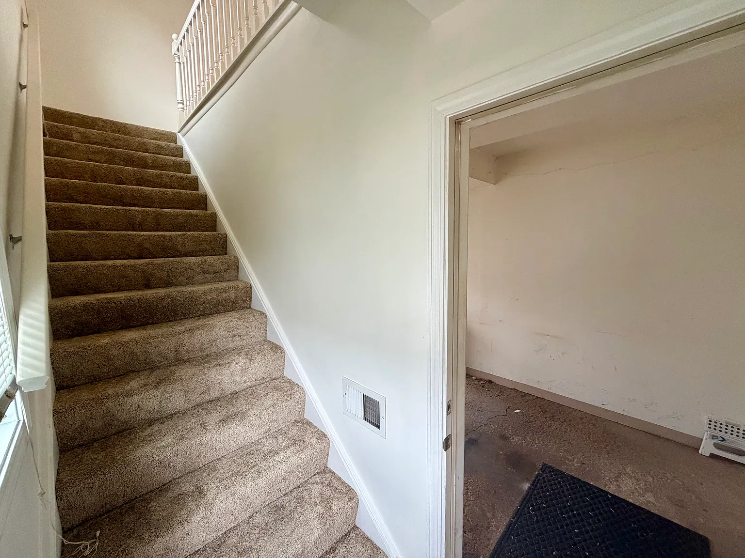 2 bed, 840 sqft, $1,900 — Photo 2