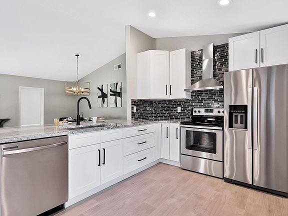 2nd image of 825 Upland Dr