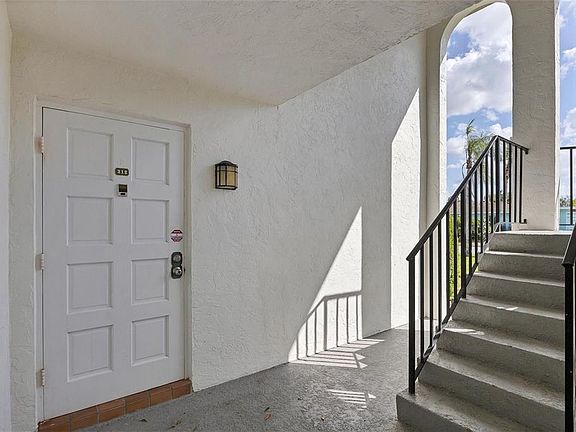 3rd image of 5800 HOLLYWOOD BOULEVARD #312