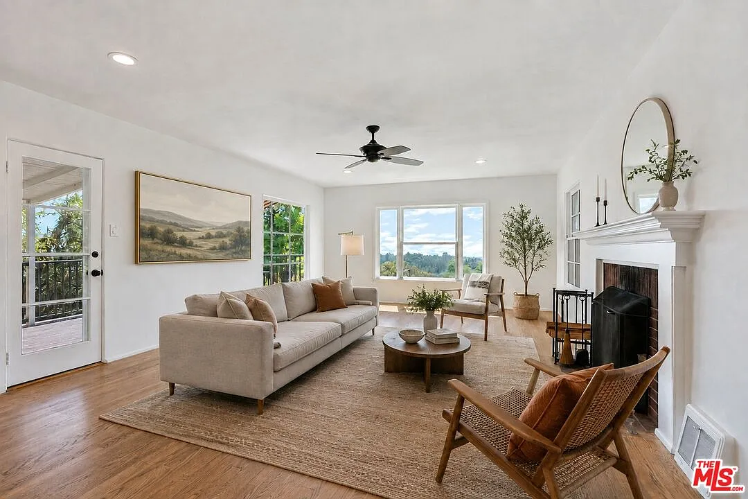 2 bed, 1.0 bath, 1196 sqft, $5,150 — Photo 3