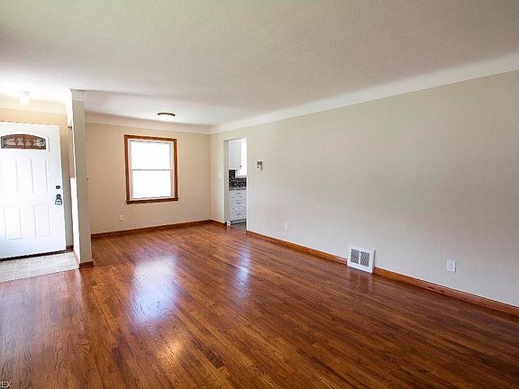 4th image of 30051 Truman Ave