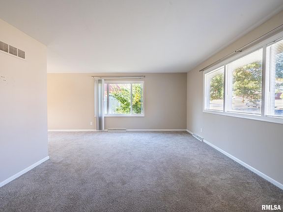 5th image of 1614 W Gaylord Ave
