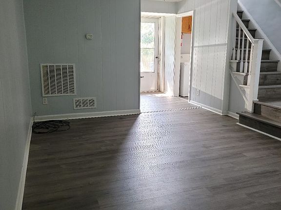 3rd image of 19 S Cannon Dr