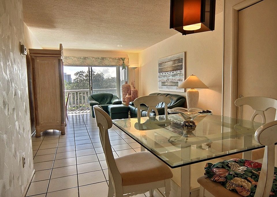 2nd image of 465 Paradise Isle Blvd APT 303