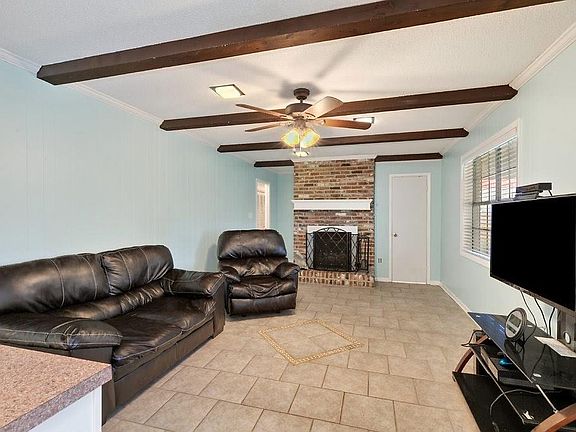 4th image of 322 Noma Ln
