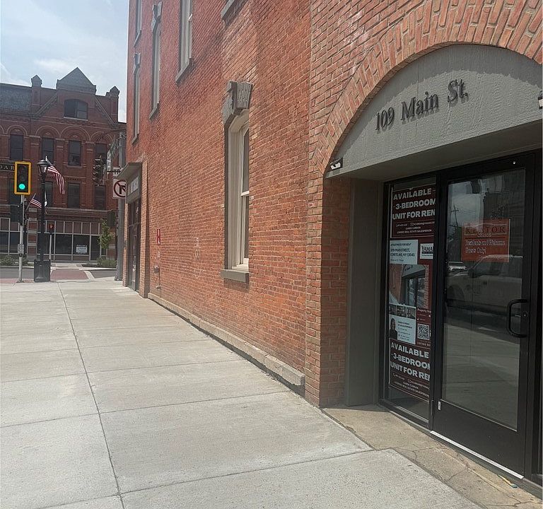 1st image of 109 Main St