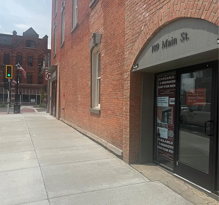 109 Main St