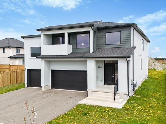 3rd image of 608 Sweetbay Cres