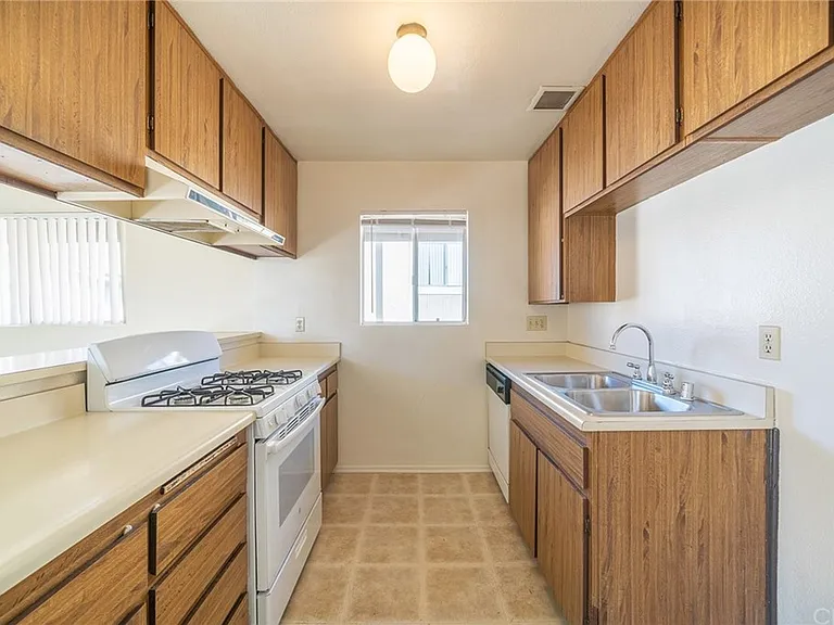 615 Utica Ave #4 — Photo 33