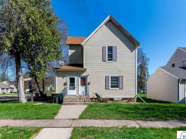 405 E 8th St, Blue Earth, MN 56013