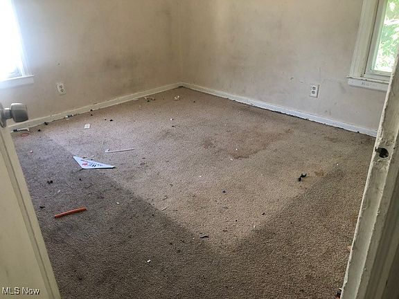 4th image of 1477 E 256th St