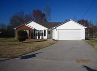 208 Waters Edge Dr, Locust Grove, GA 30248