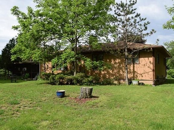 3rd image of 2923 Cedar Dr NE