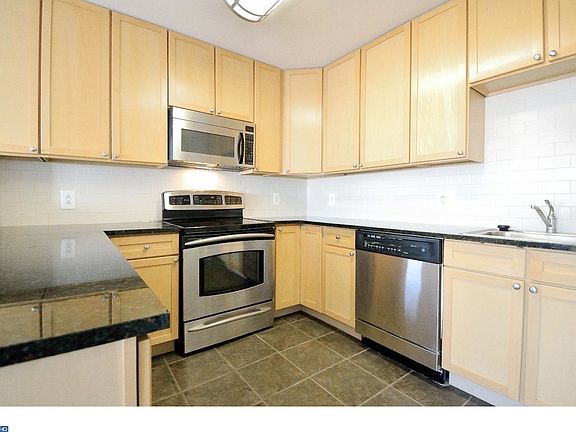 2nd image of 111 S 15th St Penthouse P107