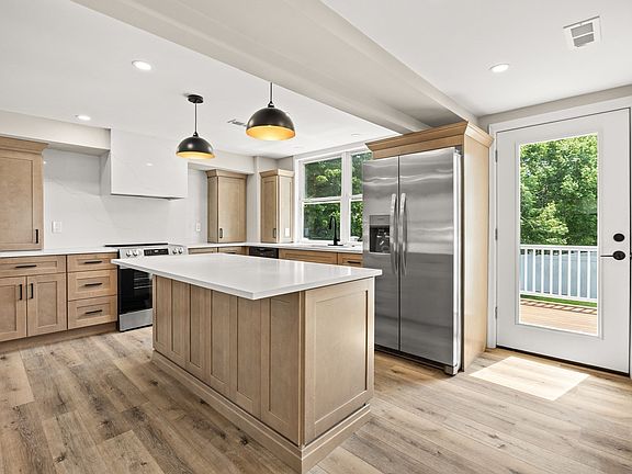 5th image of 7 Somerville Ave