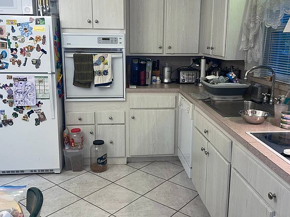 2nd image of 21 Simpson Pl #4-4842-17