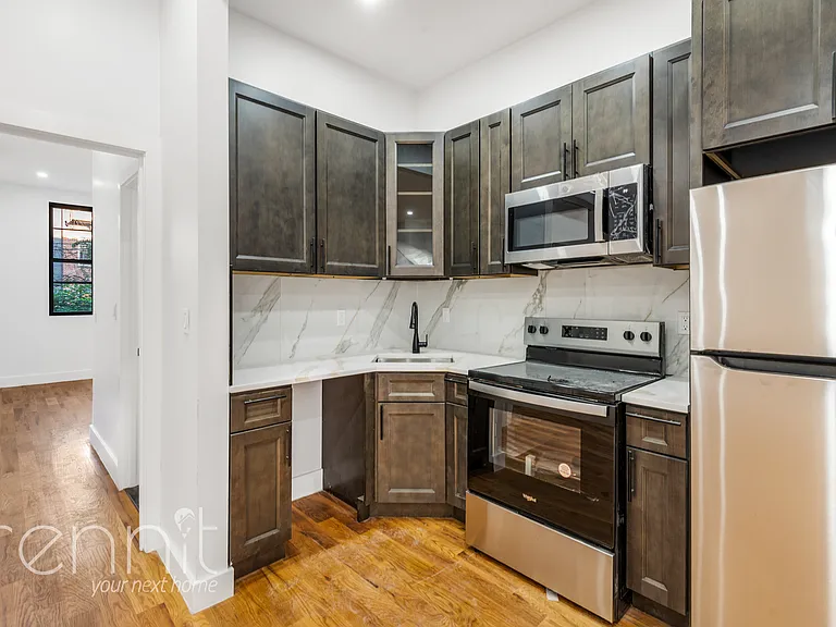 40 Cornelia St #1 — Photo 7