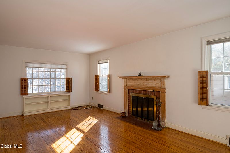 4th image of 1152 Van Curler Avenue