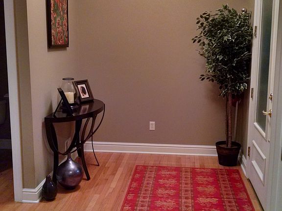 Foyer/Entrance Way