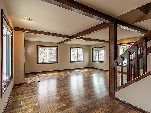 Living Room/Main Entrance