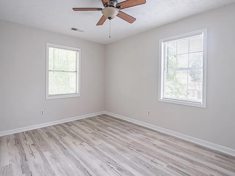 2402 Betsy Ct SW — Photo 30