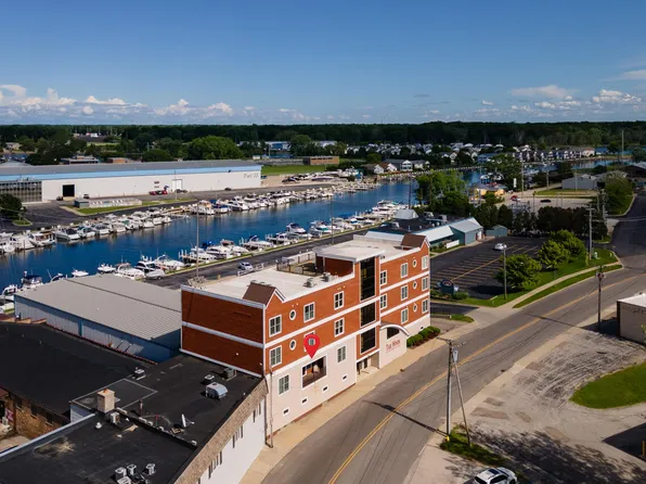 1221 Broad St APT 3, Saint Joseph, MI 49085