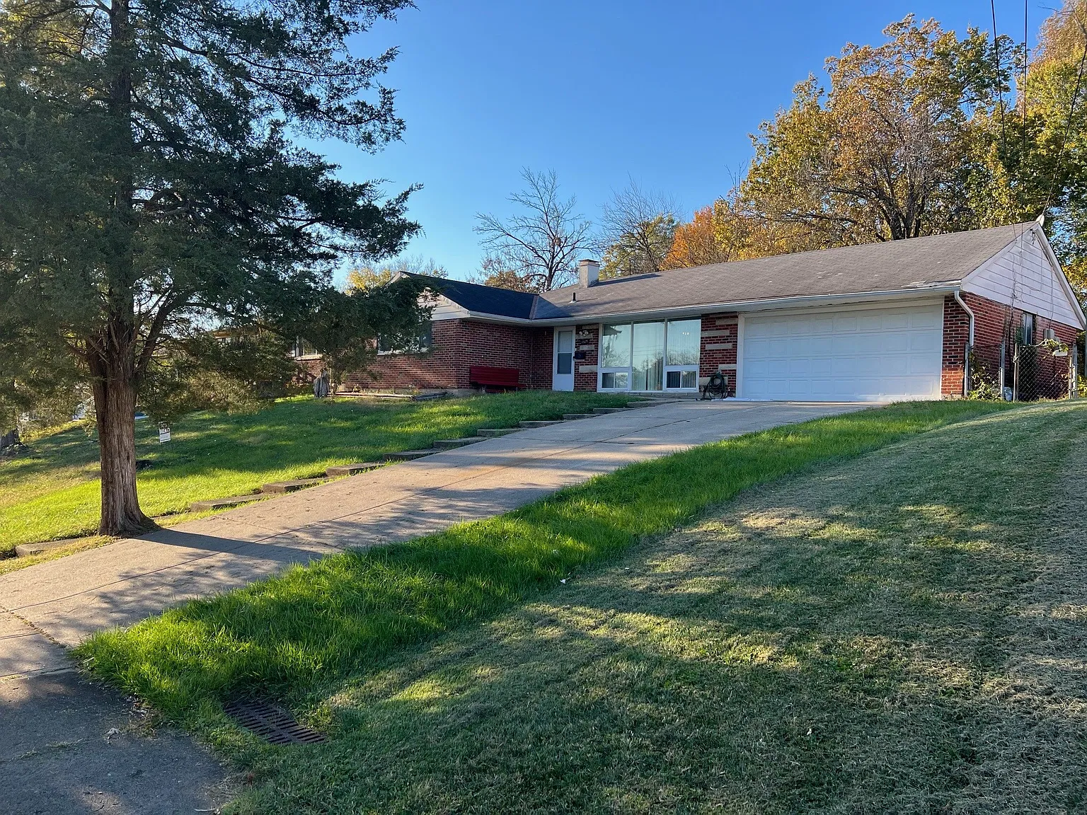 3 bed, 1351 sqft, $1,900 — Photo 2