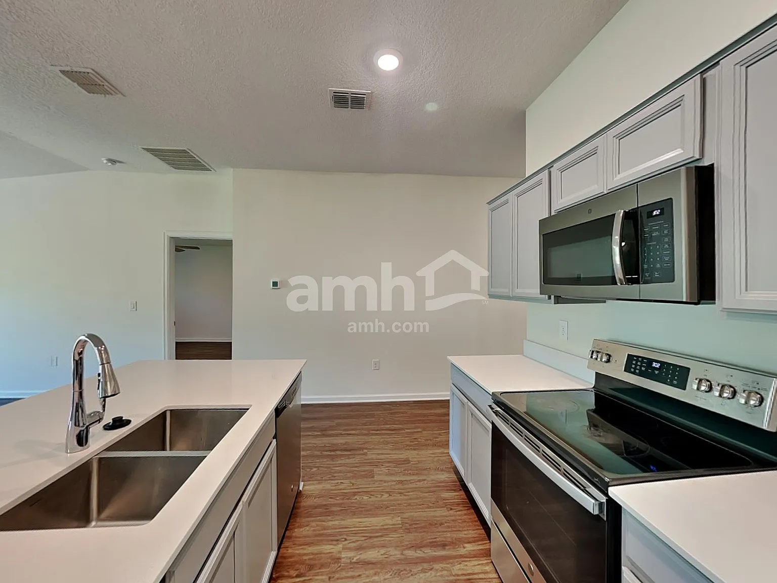3 bed, 2.0 bath, 1555 sqft, $2,195 — Photo 4