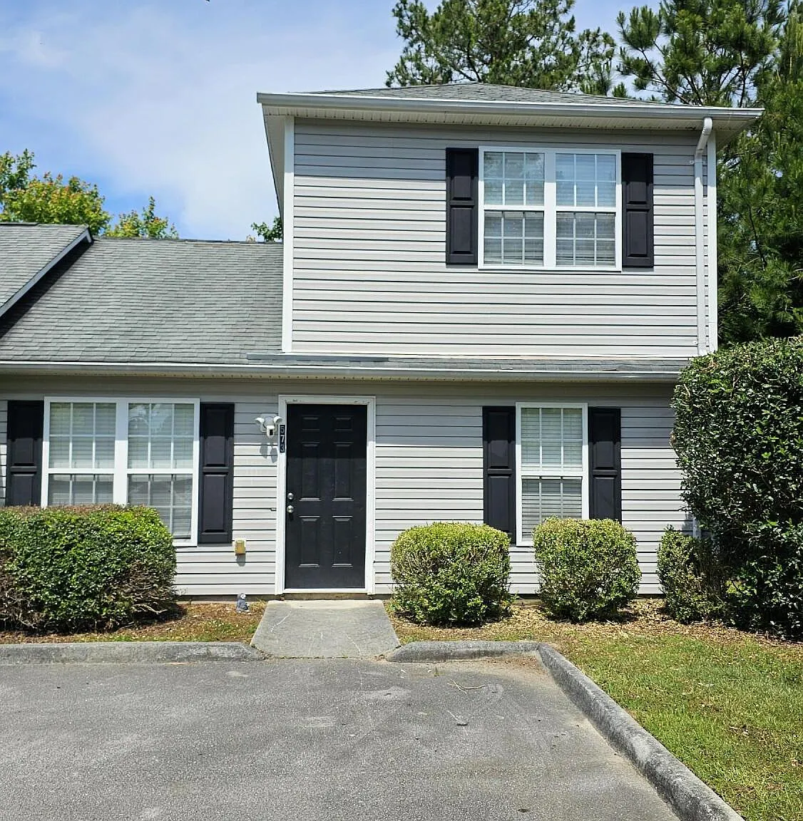 3 bed, 2.0 bath, $1,300 — Photo 1