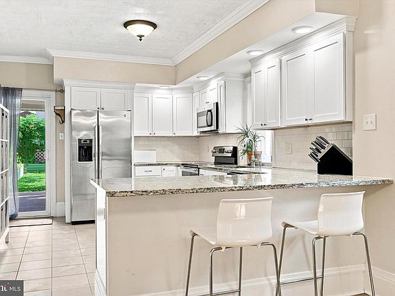 3rd image of 644 Chestnut St