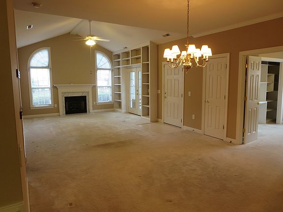 Living / dining room area