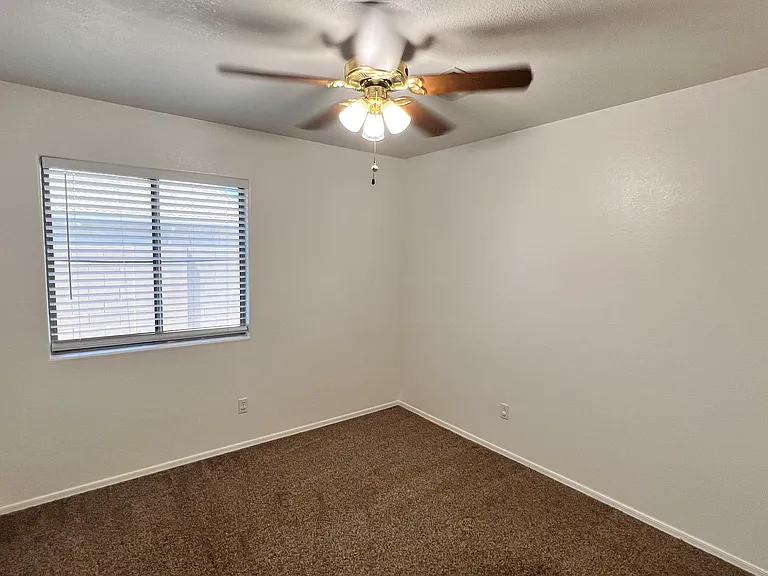 3041 W Horsham Dr — Photo 34