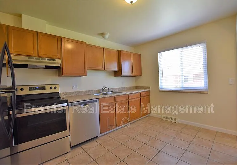1885 S Clermont St — Photo 7