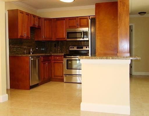 1st image of 923 SE 16th St