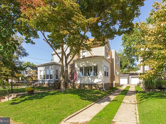 2nd image of 2461 Eldon Ave