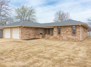 1005 N Patterson Dr, Moore, OK 73160