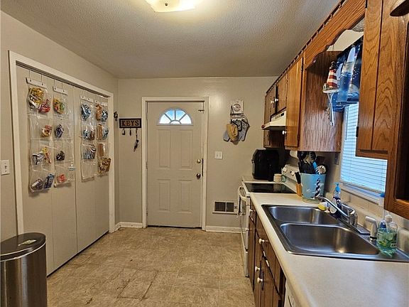 3rd image of 3925 N Cooley Lane