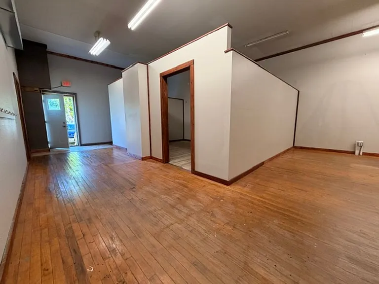 311 Main St — Photo 4