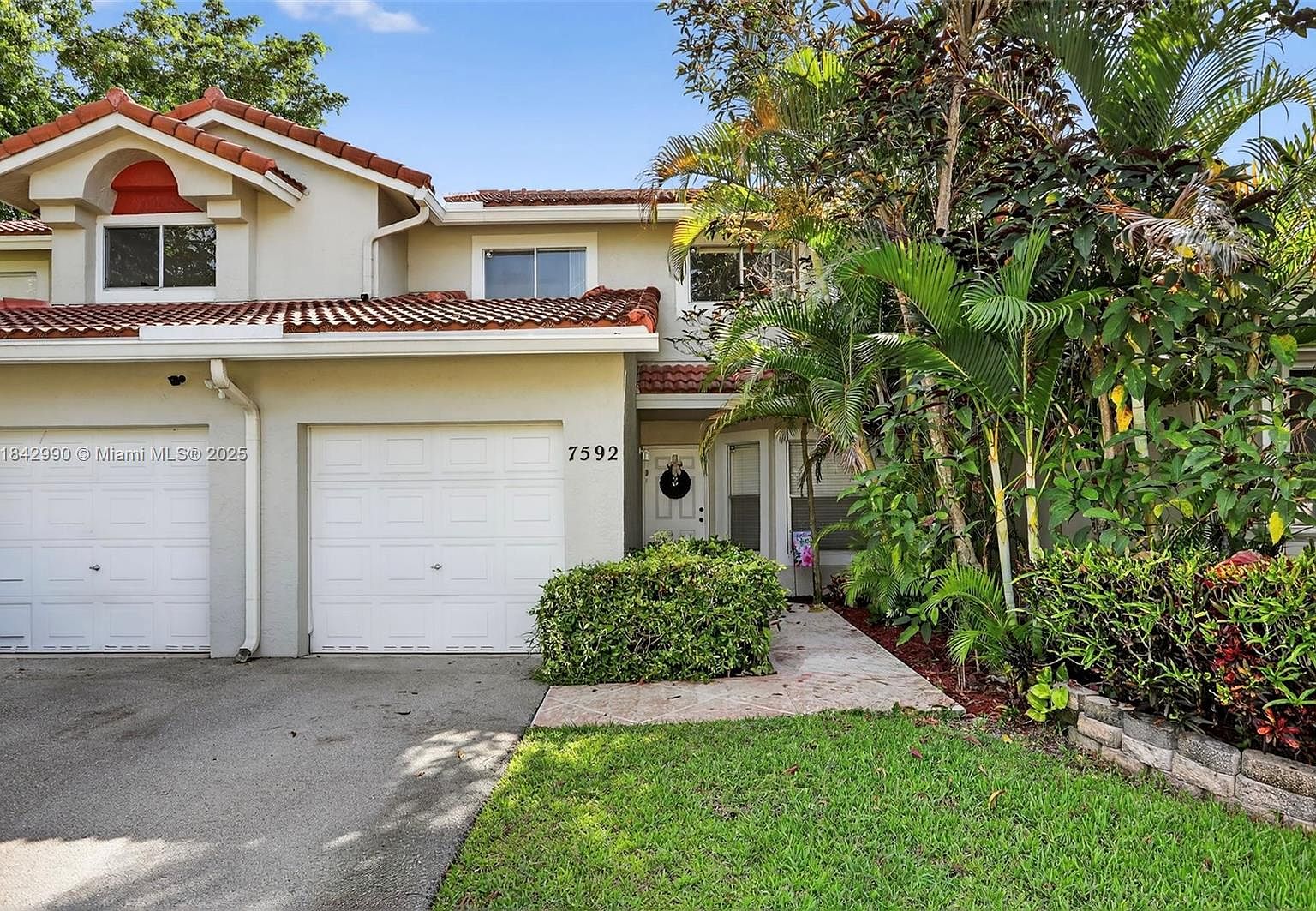 7592 Pinewalk Dr #164