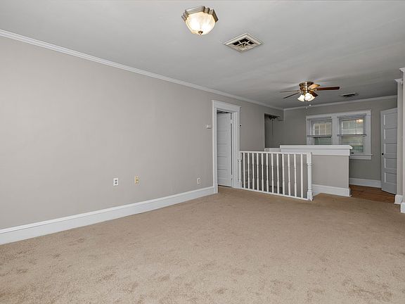 4th image of 437 Connecticut Ave
