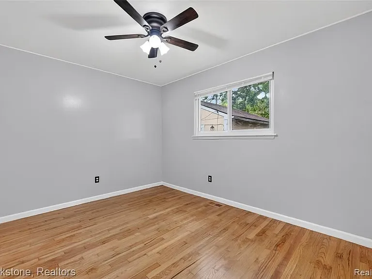 24915 Tallman Ave — Photo 5