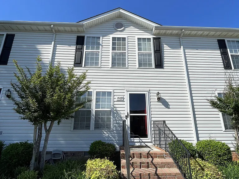 1069 Blue Ridge View Cir — Photo 2