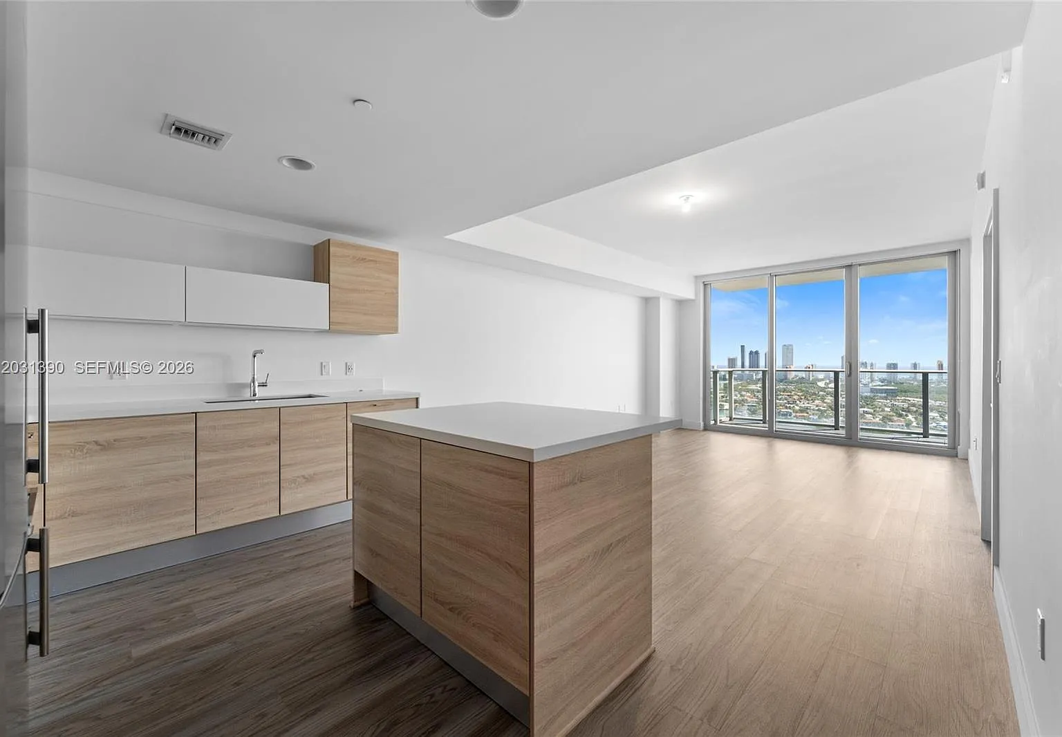 The Harbour South Condo — Photo 4