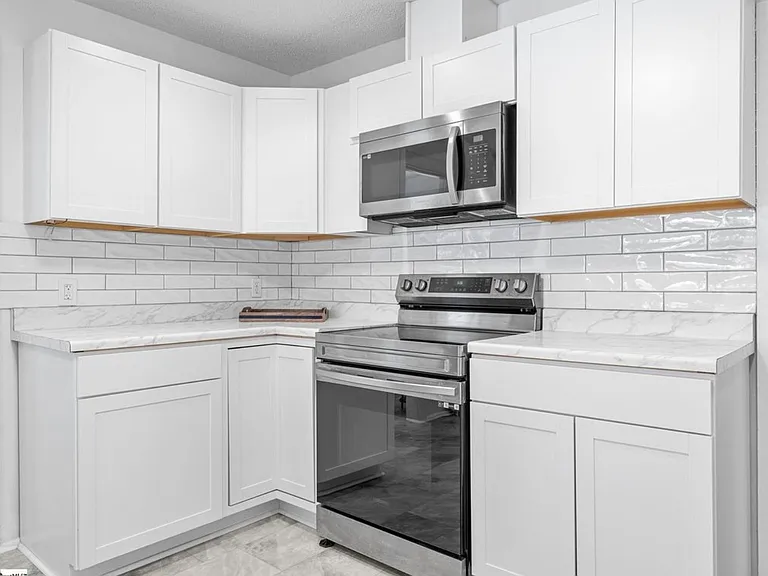 129 Spring St — Photo 15